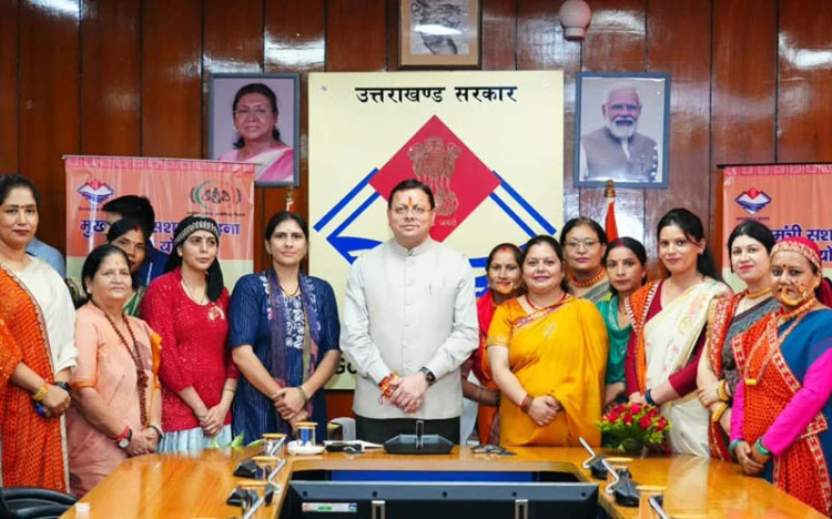 मुख्यमंत्री ने ‘मुख्यमंत्री सशक्त बहना उत्सव योजना’ के अंतर्गत स्वयं सहायता समूहों द्वारा लगाए गए स्टॉलों का किया शुभारंभ